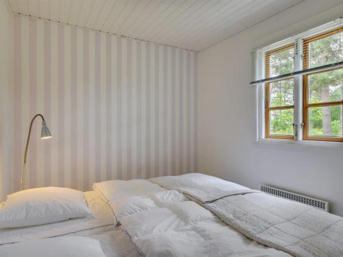 Katil atau katil-katil dalam bilik di Holiday Home Jute - 100m from the sea by Interhome