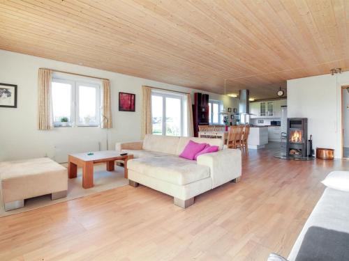 Kuchyň nebo kuchyňský kout v ubytování Apartment Ettie - 6km from the sea by Interhome
