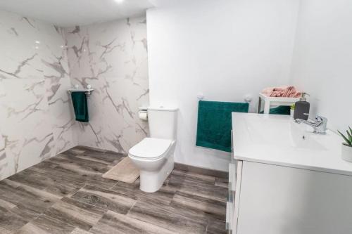 Koupelna v ubytování Casa rural con piscina privada, barbacoa, WIFI y parking incluido