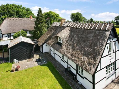 Το κτήριο όπου στεγάζεται  η παραθεριστική κατοικία