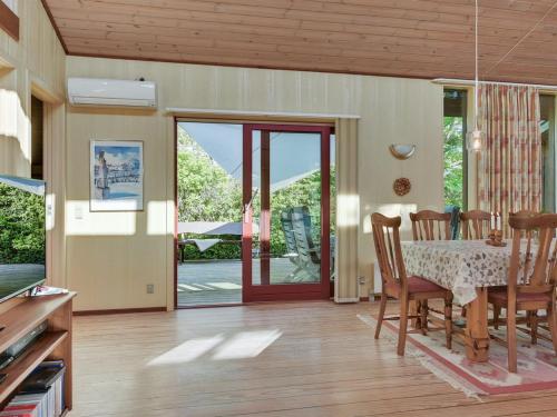 Posezení v ubytování Holiday Home Norwin - 250m from the sea by Interhome