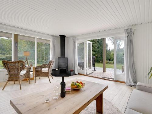 Posezení v ubytování Holiday Home Aksa - 400m from the sea by Interhome