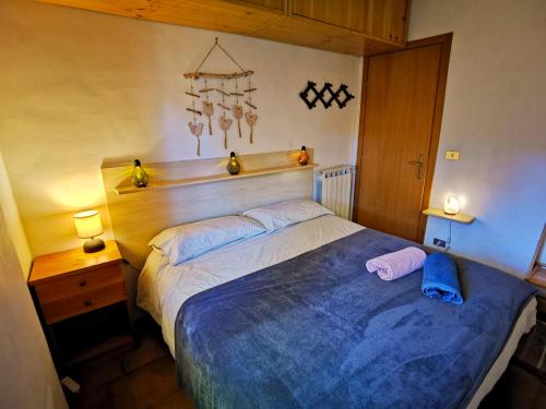 a bedroom with a large bed and two lamps at Casa Aiello in Camigliatello Silano