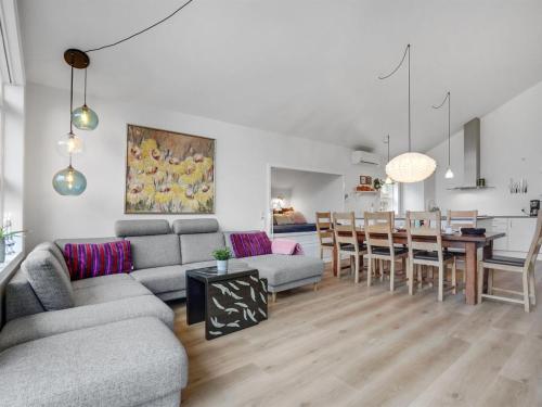 Posezení v ubytování Holiday Home Holmwith - 200m from the sea by Interhome