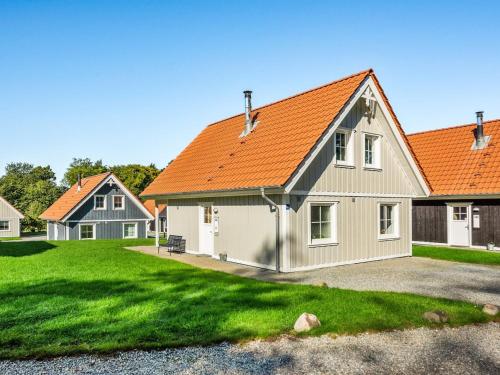ein Bild eines Hauses mit orangefarbenem Dach in der Unterkunft Holiday Home Joris - 100m to the inlet in SE Jutland by Interhome in Gråsten