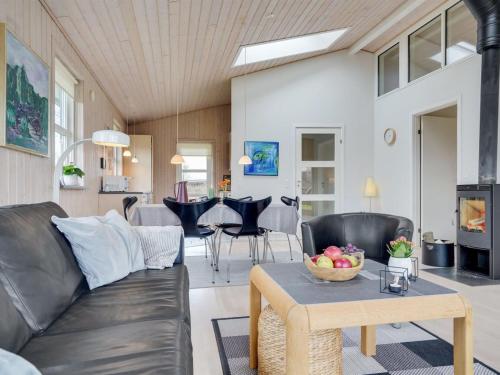 een woonkamer met een bank en een tafel bij Holiday Home Flete - 200m from the sea in SE Jutland by Interhome in Neder Lysabild