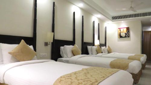 Hotel Rajadhaniにあるベッド