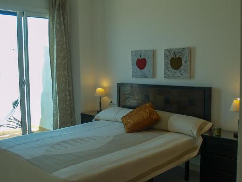 Postel nebo postele na pokoji v ubytování Nerja Paradise Rentals - City Center Apt Plaza España