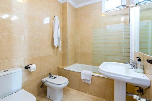 Koupelna v ubytování Nerja Paradise Rentals - Villa Las Palomas
