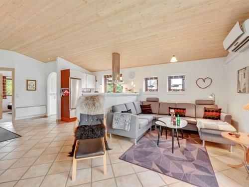 Posezení v ubytování Holiday Home Rika - 525m to the inlet by Interhome