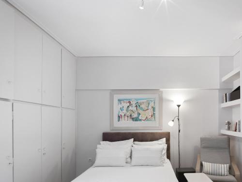 Modern Studio opposite the Areios Pagos court.