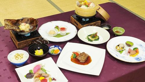 旅館の敷地内または近くでの食事または食べ物