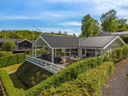 Zahrada ubytování Holiday Home Tini - 50m to the inlet by Interhome