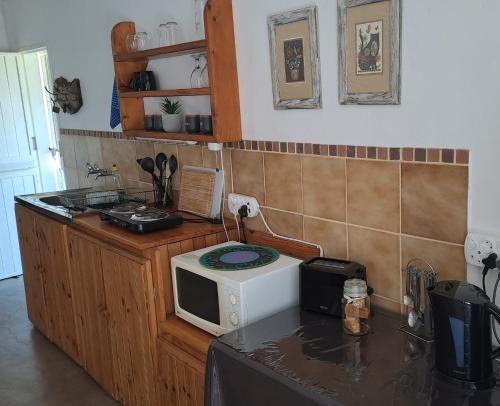Una cocina o zona de cocina en In Da Bush