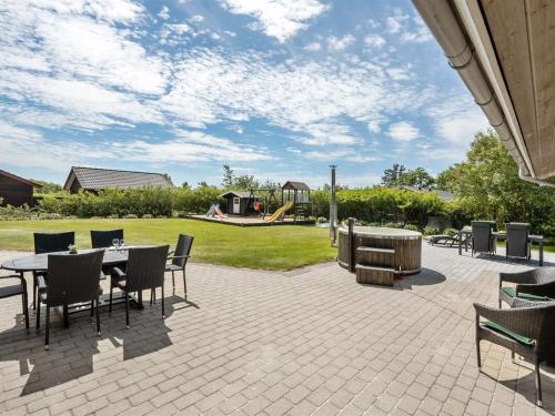 Zahrada ubytování Holiday Home Benita - 400m to the inlet by Interhome