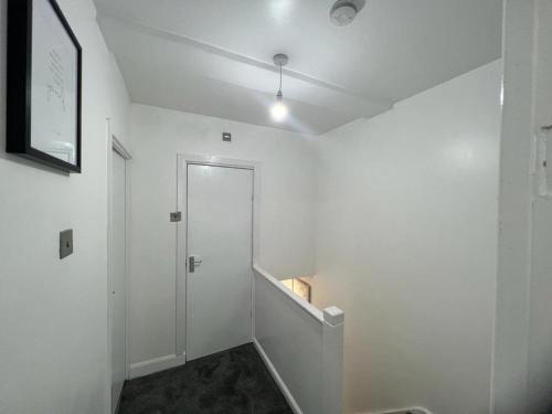 Ett badrum på Modern Executive 2-Bed Apartment in London