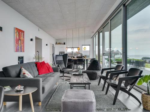 Posezení v ubytování Holiday Home Alyna - 200m from the sea by Interhome