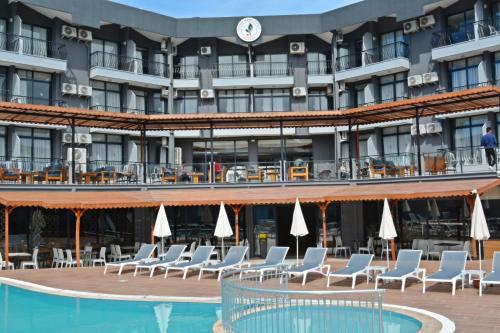 Clover Magic Park Side Hotel – Photos 2