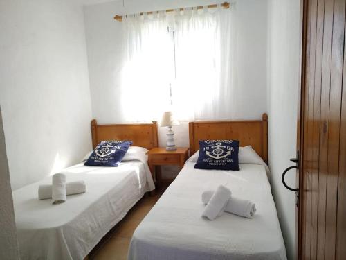 Postel nebo postele na pokoji v ubytování Apartment by the Sea in Cap d'Artrutx