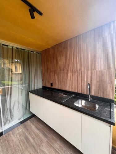 a kitchen with a sink and a counter top at Winterville flat 307 in Gravatá