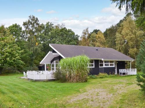 Zahrada ubytování Holiday Home Petri - 500m from the sea by Interhome