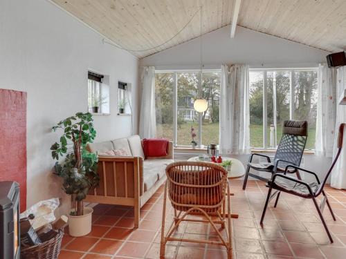 Posezení v ubytování Holiday Home Samine - 100m from the sea by Interhome