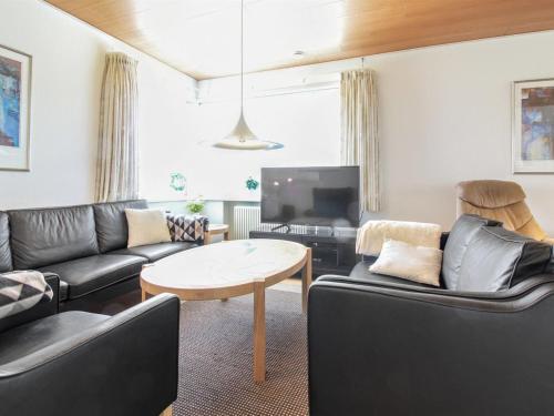 Posezení v ubytování Holiday Home Heilgard - 500m from the sea by Interhome