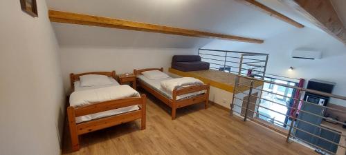 a small room with two beds and a ladder at L'Etauline à deux pas de l'océan in Étaules