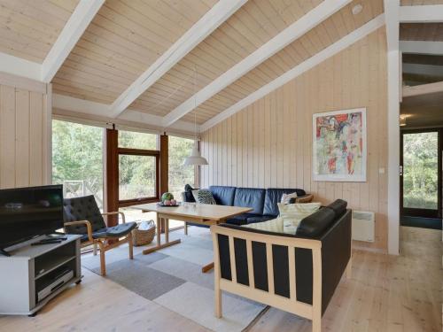 Posezení v ubytování Holiday Home Bernarda - 400m from the sea in NE Jutland by Interhome