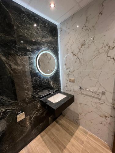 a bathroom with a sink and a mirror at 1 apartment de luxe hay almatar in Nador