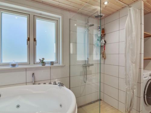 Koupelna v ubytování Holiday Home Santtu - 600m from the sea by Interhome