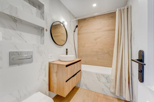 a bathroom with a sink and a mirror at Brand new apartment Club Paraiso Ocean view in Playa Paraiso