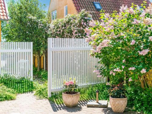 Zahrada ubytování Holiday Home Elnara - 900m from the sea by Interhome