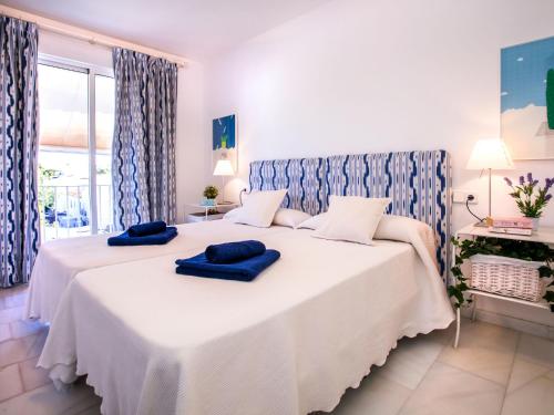 Apartment Jardine de Bolonia Plus by Interhome