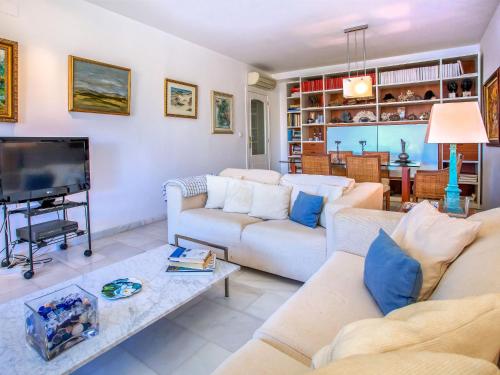 Apartment Jardine de Bolonia Plus by Interhome