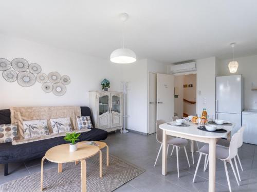 Kuchyň nebo kuchyňský kout v ubytování Holiday Home Domaine des fées by Interhome