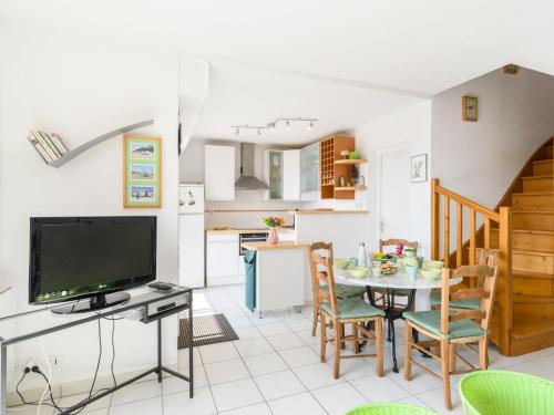 Kuchyň nebo kuchyňský kout v ubytování Holiday Home Le Hameau des Pêcheurs-2 by Interhome