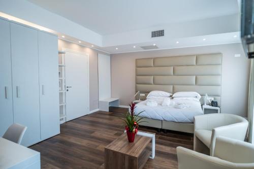 a bedroom with a bed and a table at Hotel Globo Suite-Correnti hotels in Sanremo