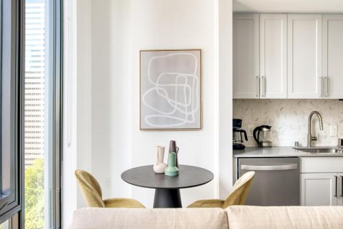 Imagen de la galería de First Hill Studio w Gym Coworking SEA-443, en Seattle