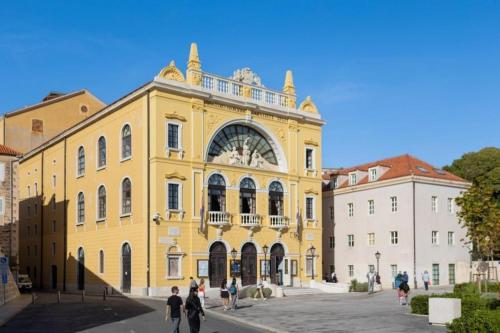 Apartment in Split near Beach with balcony, air conditioning, WiFi 5141-1
