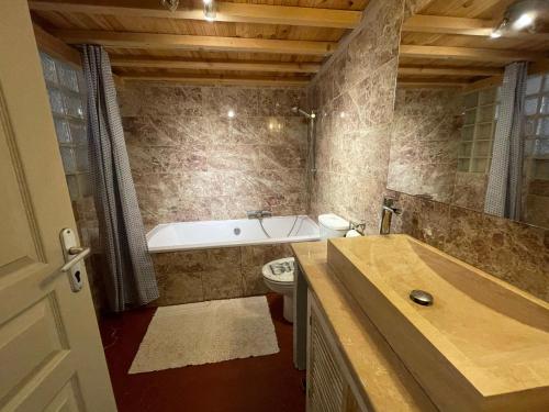 Kúpeľňa v ubytovaní Agréable T2 avec baignoire
