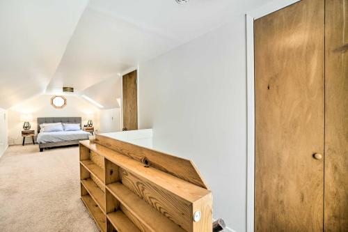 ein Schlafzimmer mit einem Bett und einer Holzkommode in der Unterkunft Minneapolis Vacation Rental Near Lake Harriet in Minneapolis