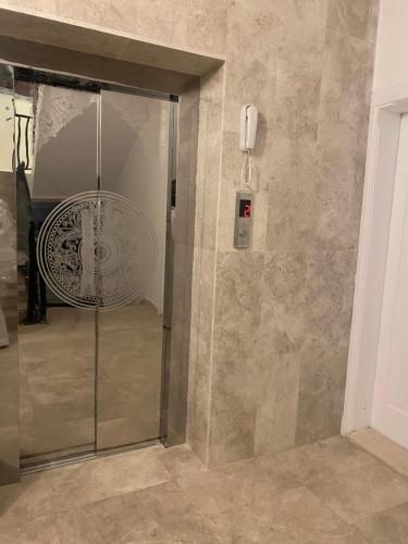 Ett badrum på MED Luxury Suites and Apparts