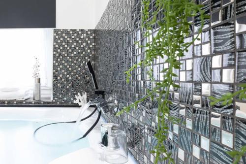 Trastevere Silver King Jacuzzi Suite