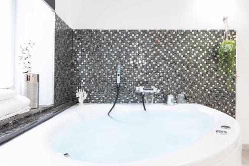 Ванная комната в Trastevere Silver King Jacuzzi Suite