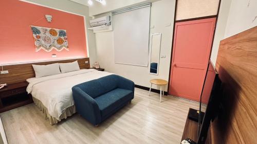 Cama o camas de una habitación en 客梢 Cushare #市政府商務住宿 #停車方便 #可包棟