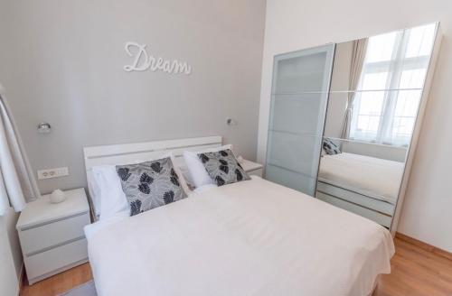 Main Square Dream Apartment – Photos 3