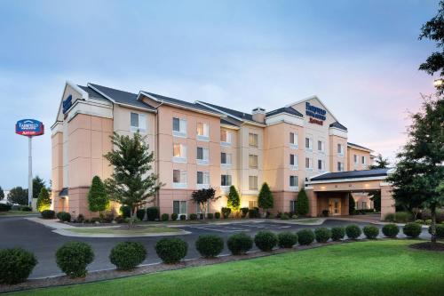 a rendering of the front of a hotel at Fairfield Inn and Suites by Marriott Conway in Conway