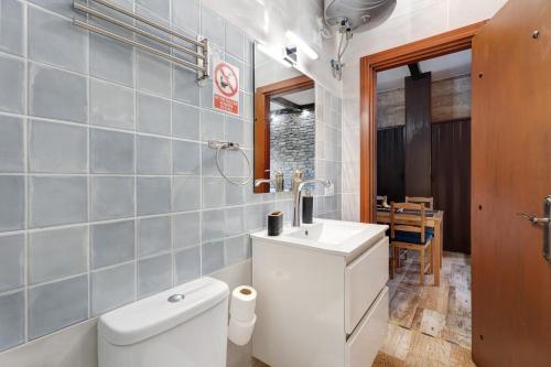 a bathroom with a white toilet and a sink at Villa Luisa en Frontera in Tigaday