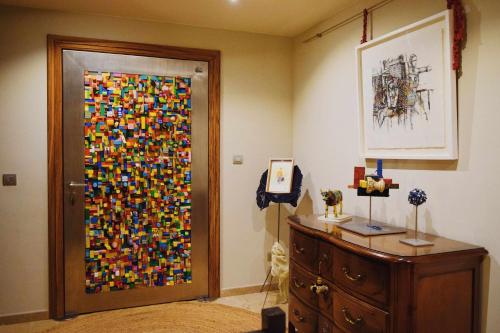 Φωτογραφία από το άλμπουμ του KelDomènech Bed&Art Luxury apartment for art lover σε Besalú